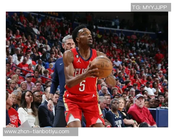 赫伯特琼斯压哨被判犯规不满情绪激动连吃两次技术犯规被驱逐出场